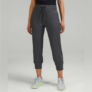 Lululemon cropped jogger